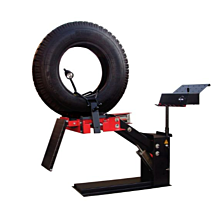 Pneumatic truck tire spreader with lamp